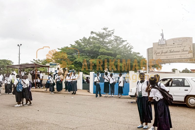 Afrikimages lycée joseph ambouroue avaro-port-gentil