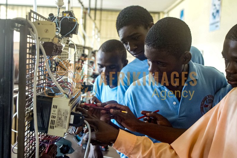Afrikimages lycée technique de port-gentil