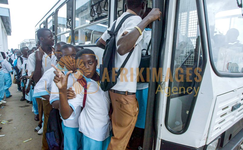 Afrikimages les élèves  scolaires