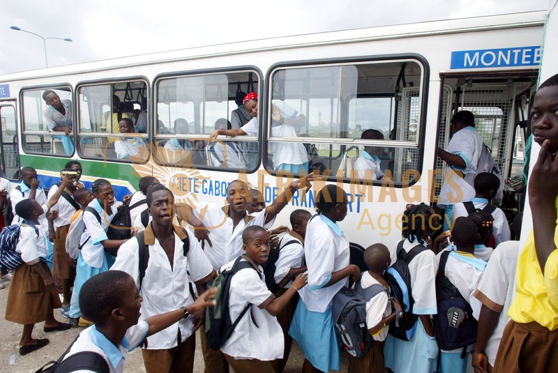 Afrikimages les élèves  scolaires