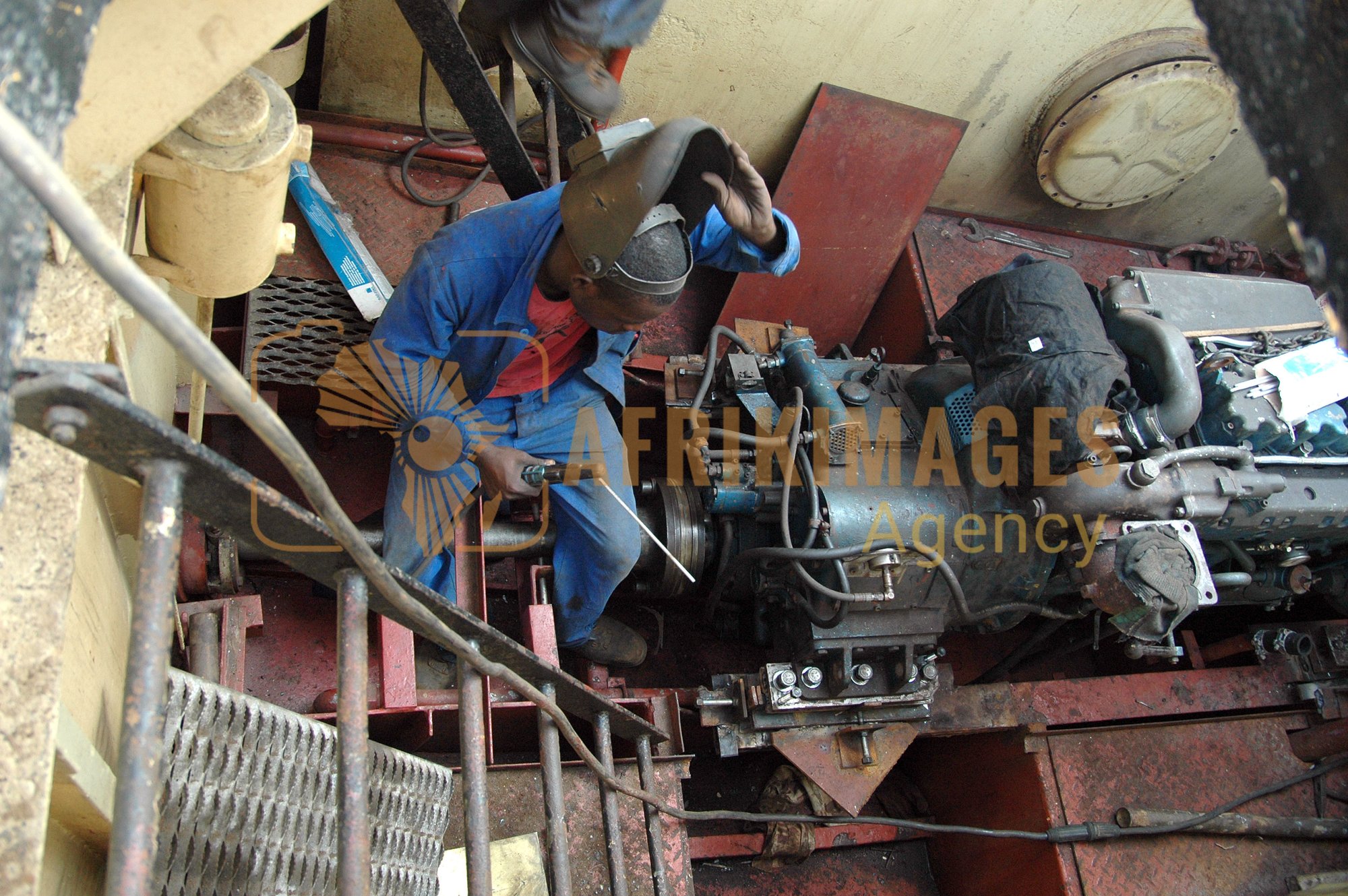 Afrikimages gabon / industries métallurgiques et mécaniquesgabon 