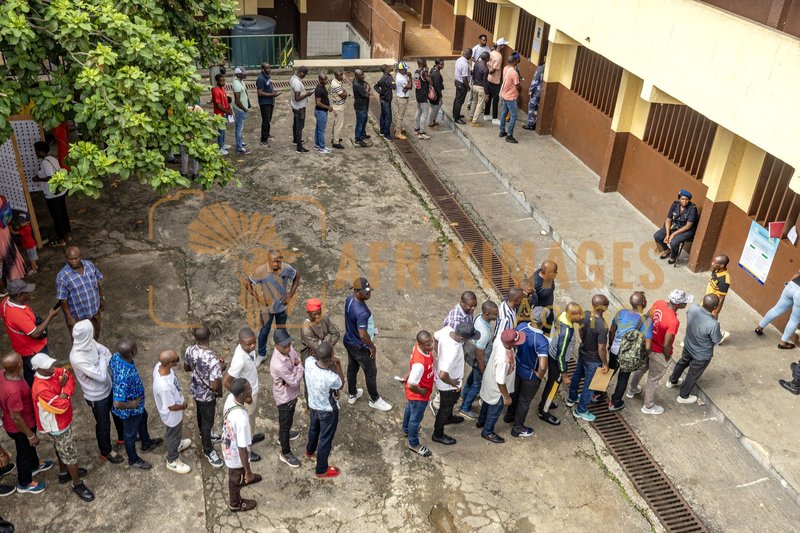 Afrikimages elepr25-035